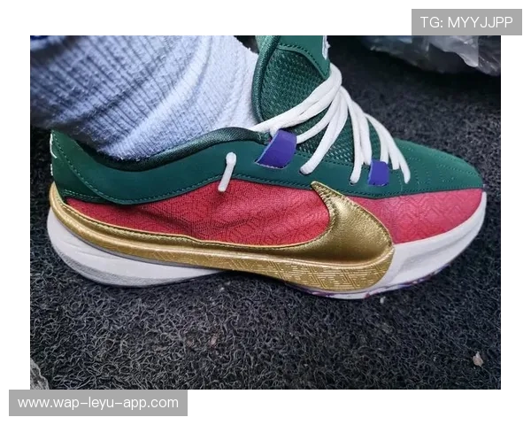 扬尼斯昨晚穿的鞋比我全家一年工资还贵，这生活谁顶得住？