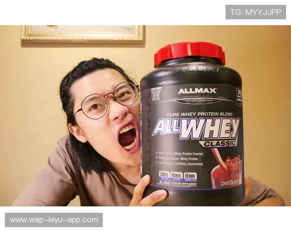 杨力维家的冰箱里塞满蛋白粉，连饮料都按克称着喝