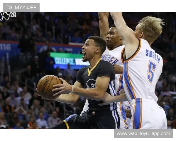 库里挡拆拉开防守空间提升三分命中率明显增强