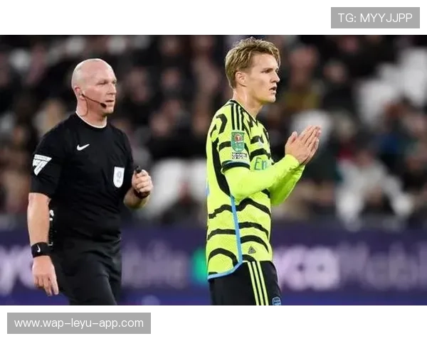 特罗萨德伪9号与边锋角色切换的战术多样性解析