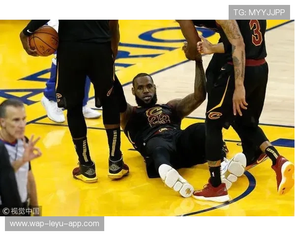 篮球防守位置规则详解：合法防守与阻挡犯规如何界定？
