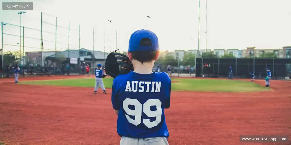 🎁限量周边，把赛场激情带回家！